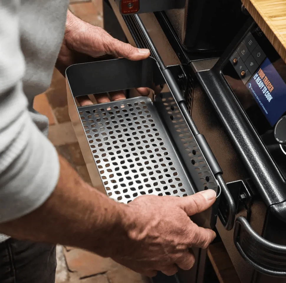 Traeger Canada BBQ Accessories Traeger P.A.L. Pop-And-Lock Storage Bin - BAC612 4 Traeger Canada BBQ Accessories Traeger P.A.L. Pop-And-Lock Storage Bin - BAC612