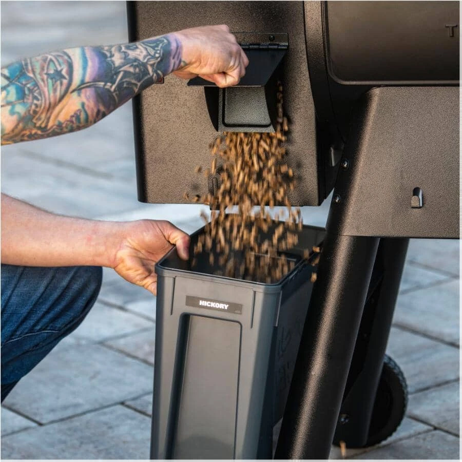 Traeger Canada Traeger Staydry Pellet Bin & Lid - BAC615 6 Traeger Canada Traeger Staydry Pellet Bin & Lid - BAC615